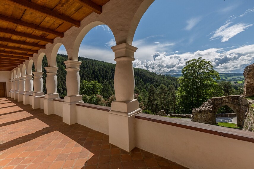 Objektivem Václava Švába - Arkádová chodba Objektivem Václava Švába - Arkádová chodba